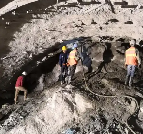 路桥拱顶带模注浆料的施工流程及注意事项